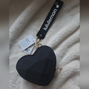 Lululemon HEART WRISTLET - Black 🖤